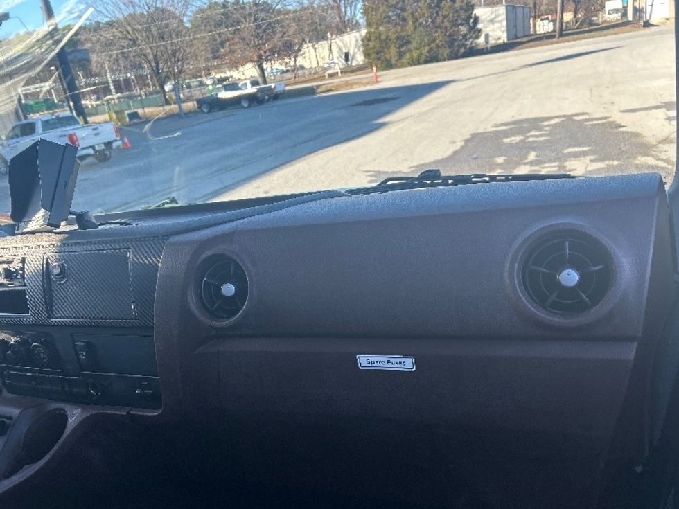 Medium Duty Box Truck-Light and Medium Duty Trucks-Hino-2021-L6-Jackson-TN-102,006\n\t\tmiles-$ 76,500 - Image 21