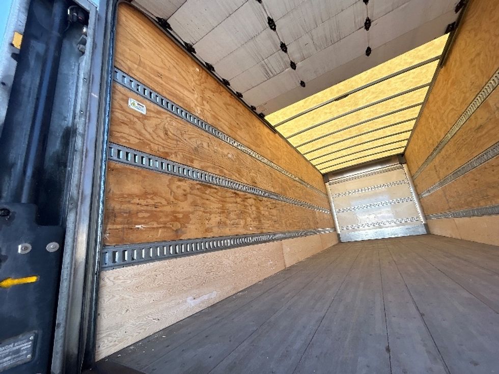 Medium Duty Box Truck-Light and Medium Duty Trucks-Hino-2021-L6-Londonderry-NH-118,214\n\t\tmiles-$ 67,750 - Image 11
