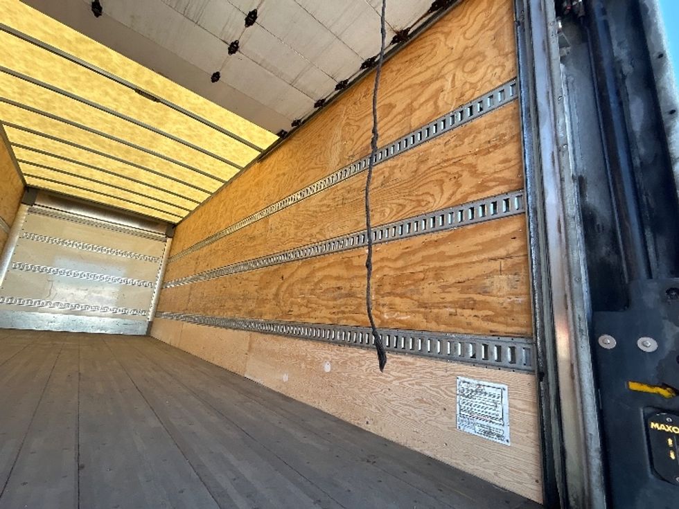 Medium Duty Box Truck-Light and Medium Duty Trucks-Hino-2021-L6-Londonderry-NH-118,214\n\t\tmiles-$ 67,750 - Image 12
