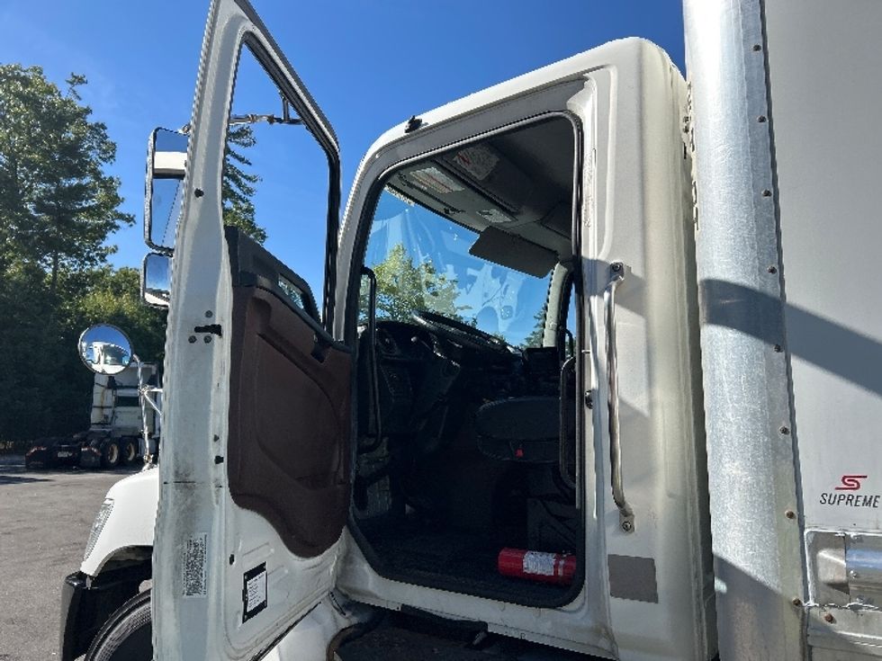 Medium Duty Box Truck-Light and Medium Duty Trucks-Hino-2021-L6-Londonderry-NH-118,214\n\t\tmiles-$ 67,750 - Image 16