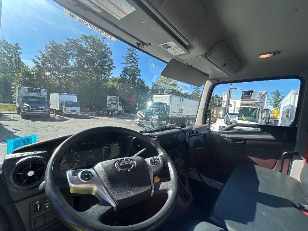 Medium Duty Box Truck-Light and Medium Duty Trucks-Hino-2021-L6-Londonderry-NH-118,214\n\t\tmiles-$ 67,750 - Image 17