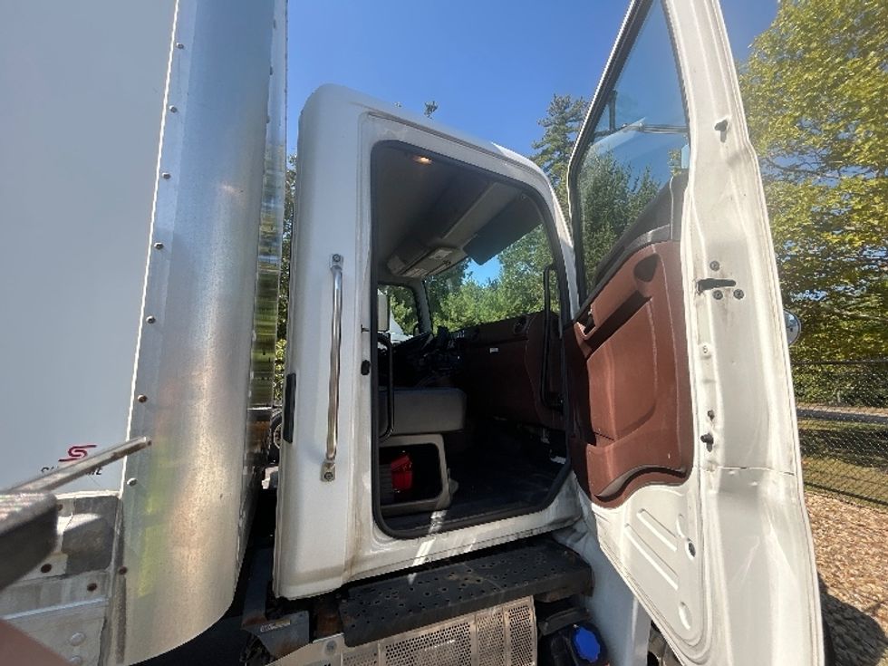 Medium Duty Box Truck-Light and Medium Duty Trucks-Hino-2021-L6-Londonderry-NH-118,214\n\t\tmiles-$ 67,750 - Image 20