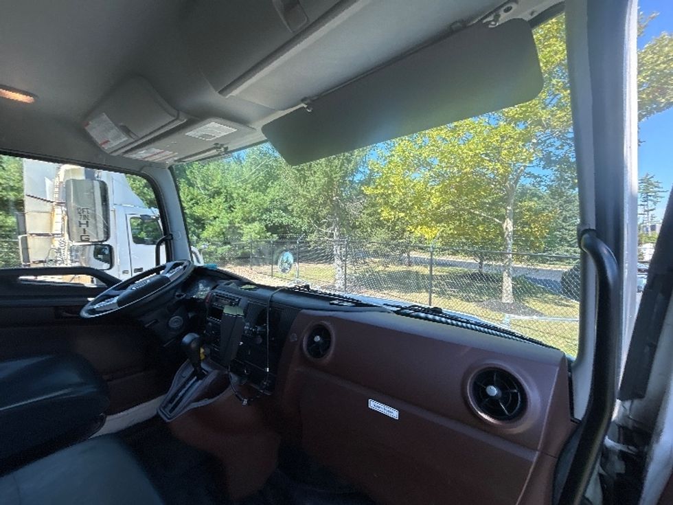 Medium Duty Box Truck-Light and Medium Duty Trucks-Hino-2021-L6-Londonderry-NH-118,214\n\t\tmiles-$ 67,750 - Image 21