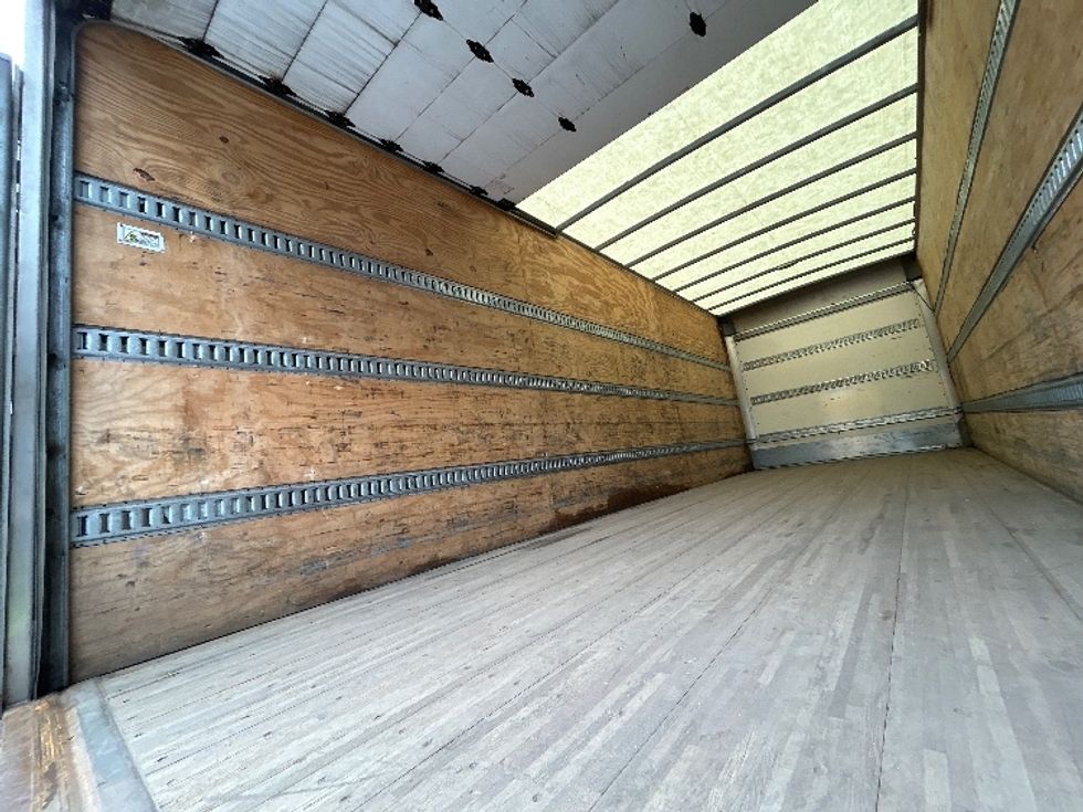 Medium Duty Box Truck-Light and Medium Duty Trucks-Hino-2021-L6-Londonderry-NH-122,574\n\t\tmiles-$ 68,750 - Image 12