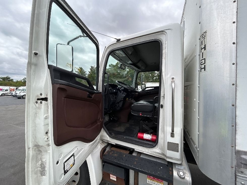 Medium Duty Box Truck-Light and Medium Duty Trucks-Hino-2021-L6-Londonderry-NH-122,574\n\t\tmiles-$ 68,750 - Image 16