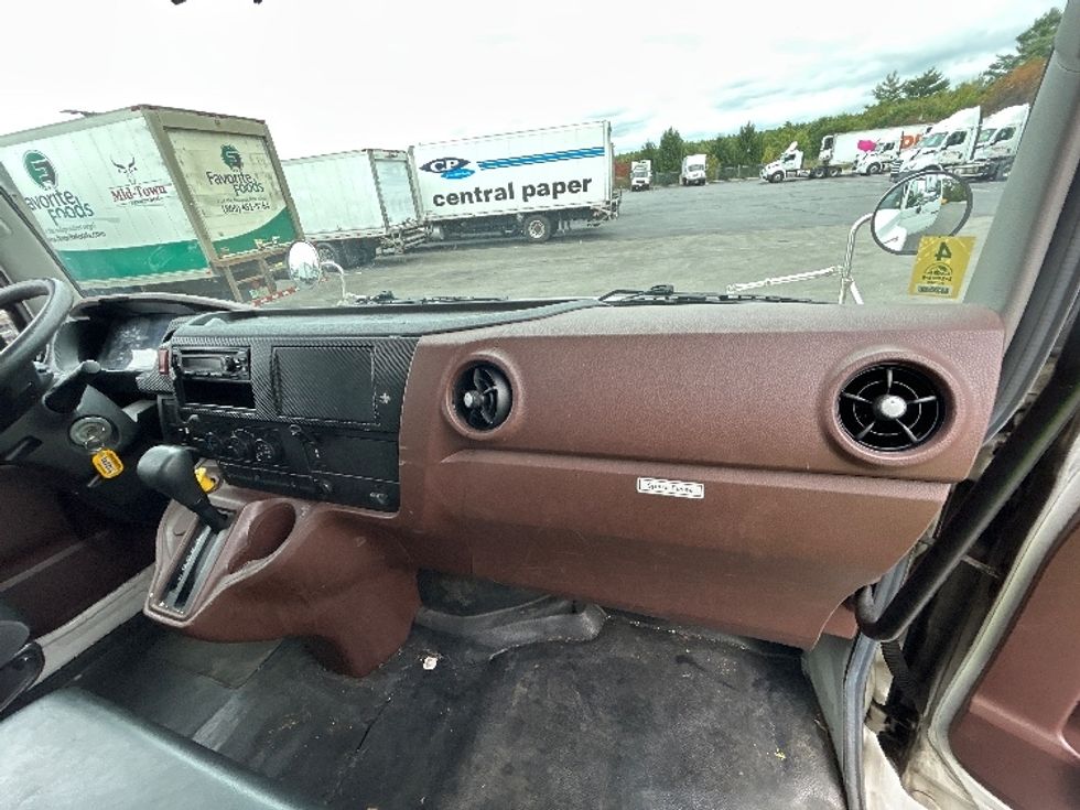 Medium Duty Box Truck-Light and Medium Duty Trucks-Hino-2021-L6-Londonderry-NH-122,574\n\t\tmiles-$ 68,750 - Image 22