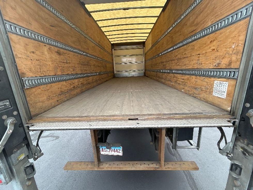 Medium Duty Box Truck-Light and Medium Duty Trucks-Hino-2021-L6-Londonderry-NH-158,117\n\t\tmiles-$ 63,250 - Image 10