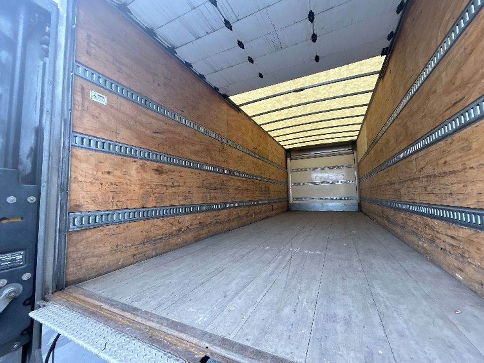 Medium Duty Box Truck-Light and Medium Duty Trucks-Hino-2021-L6-Londonderry-NH-158,117\n\t\tmiles-$ 63,250 - Image 11