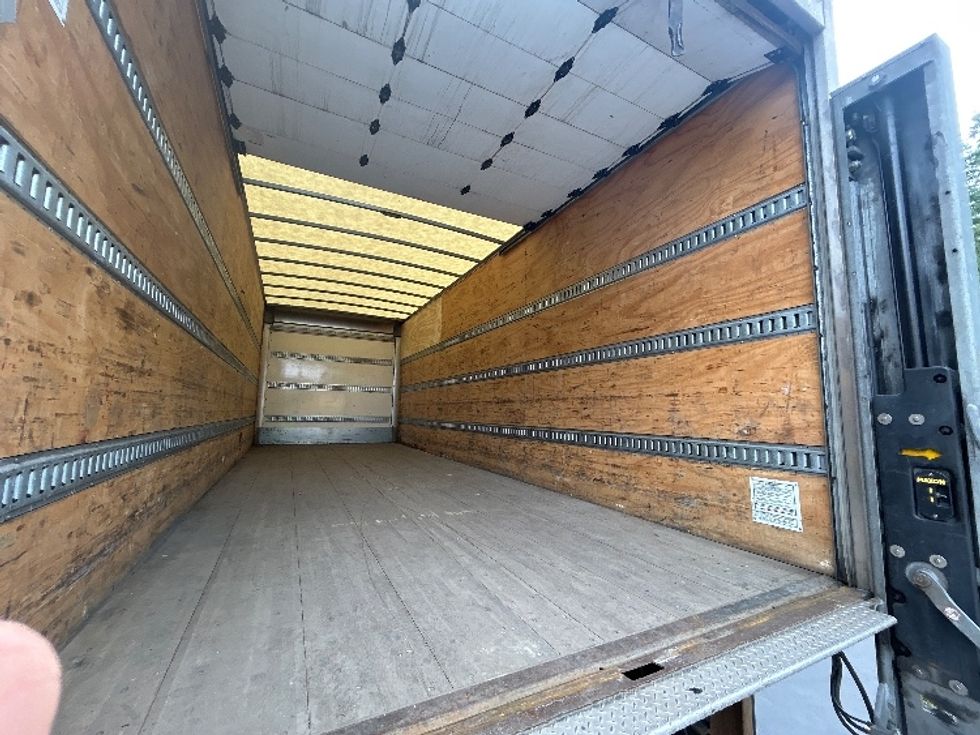 Medium Duty Box Truck-Light and Medium Duty Trucks-Hino-2021-L6-Londonderry-NH-158,117\n\t\tmiles-$ 63,250 - Image 12