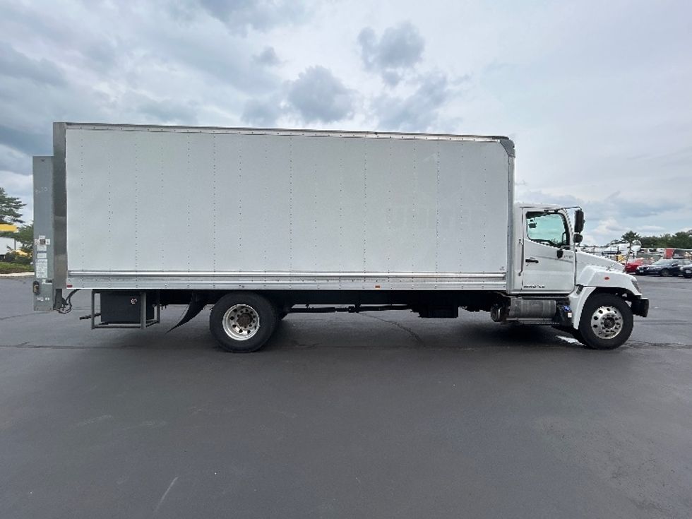 Medium Duty Box Truck-Light and Medium Duty Trucks-Hino-2021-L6-Londonderry-NH-158,117\n\t\tmiles-$ 63,250 - Image 15