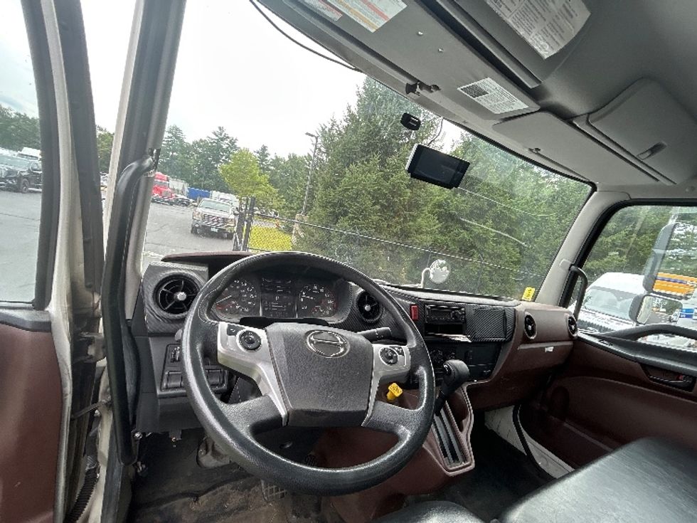 Medium Duty Box Truck-Light and Medium Duty Trucks-Hino-2021-L6-Londonderry-NH-158,117\n\t\tmiles-$ 63,250 - Image 17