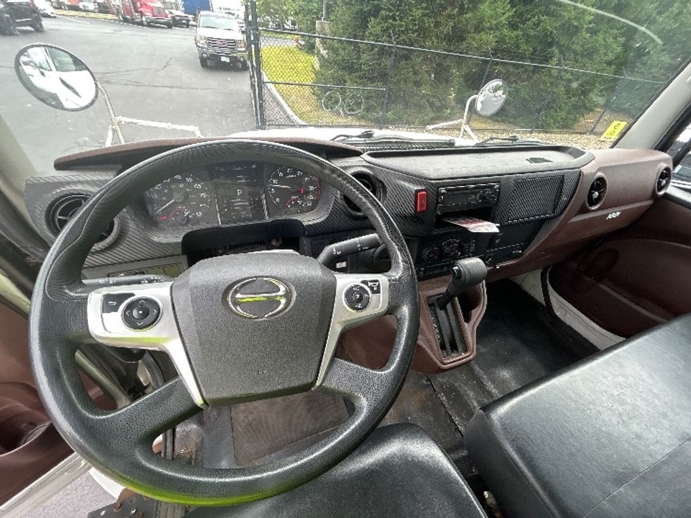 Medium Duty Box Truck-Light and Medium Duty Trucks-Hino-2021-L6-Londonderry-NH-158,117\n\t\tmiles-$ 63,250 - Image 18