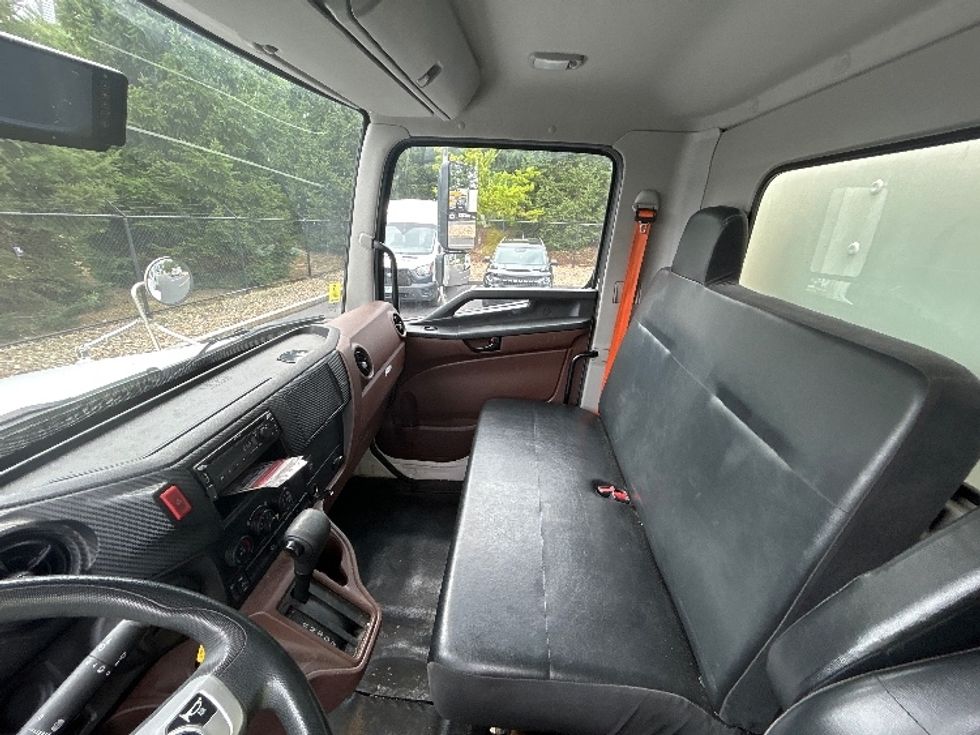 Medium Duty Box Truck-Light and Medium Duty Trucks-Hino-2021-L6-Londonderry-NH-158,117\n\t\tmiles-$ 63,250 - Image 19