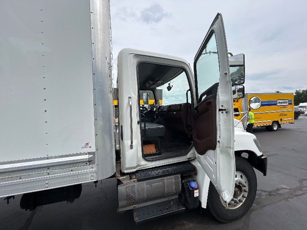 Medium Duty Box Truck-Light and Medium Duty Trucks-Hino-2021-L6-Londonderry-NH-158,117\n\t\tmiles-$ 63,250 - Image 20