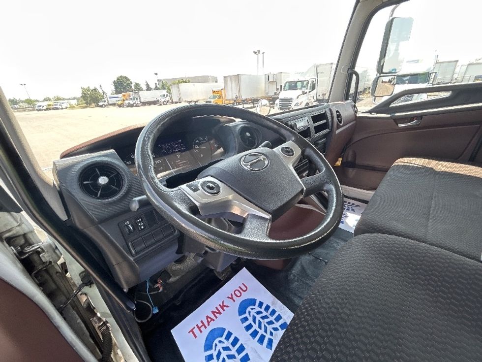 Medium Duty Box Truck-Light and Medium Duty Trucks-Hino-2021-L6-Mississauga-ON-157,627\n\t\tkm-$ 102,750 - Image 15