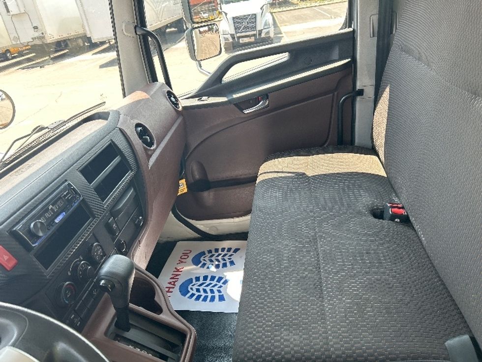 Medium Duty Box Truck-Light and Medium Duty Trucks-Hino-2021-L6-Mississauga-ON-157,627\n\t\tkm-$ 102,750 - Image 17