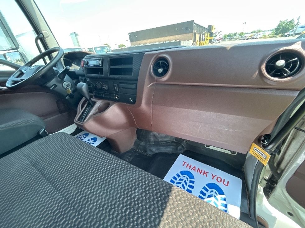 Medium Duty Box Truck-Light and Medium Duty Trucks-Hino-2021-L6-Mississauga-ON-157,627\n\t\tkm-$ 102,750 - Image 19