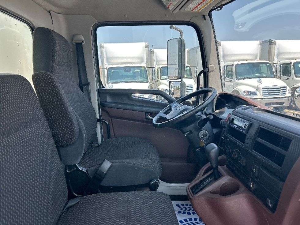 Medium Duty Box Truck-Light and Medium Duty Trucks-Hino-2021-L6-Mississauga-ON-157,627\n\t\tkm-$ 102,750 - Image 20