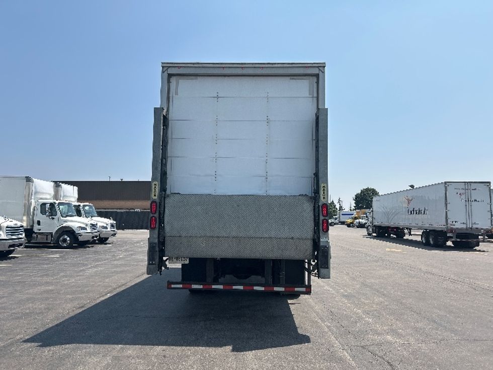 Medium Duty Box Truck-Light and Medium Duty Trucks-Hino-2021-L6-Mississauga-ON-157,627\n\t\tkm-$ 102,750 - Image 5