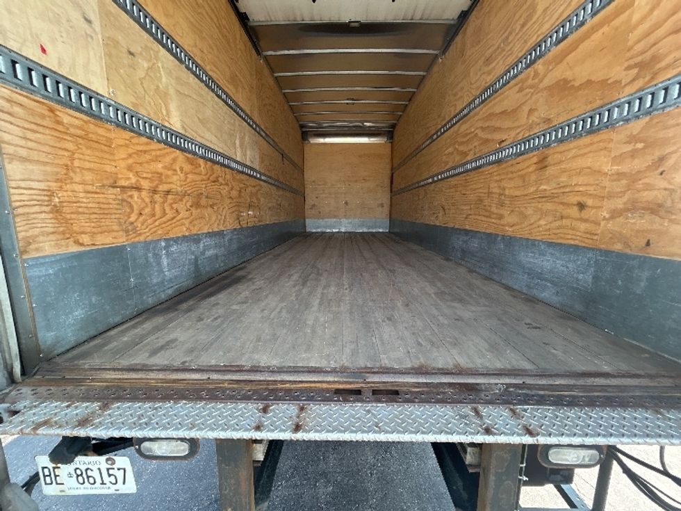 Medium Duty Box Truck-Light and Medium Duty Trucks-Hino-2021-L6-Mississauga-ON-157,627\n\t\tkm-$ 102,750 - Image 8