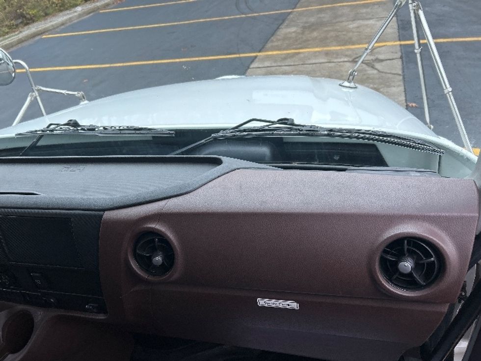 Medium Duty Box Truck-Light and Medium Duty Trucks-Hino-2021-L6-Nashville (Mount Juliet)-TN-144,118\n\t\tmiles-$ 76,250 - Image 21