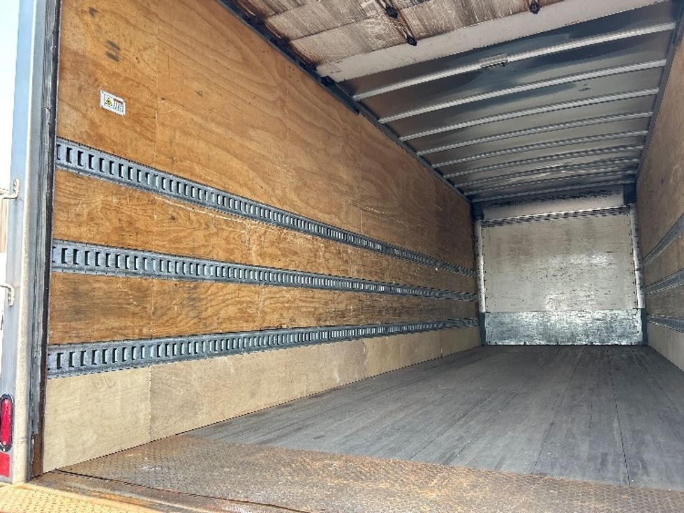 Medium Duty Box Truck-Light and Medium Duty Trucks-Hino-2021-L6-Norton-MA-407,998\n\t\tmiles-$ 26,000 - Image 10