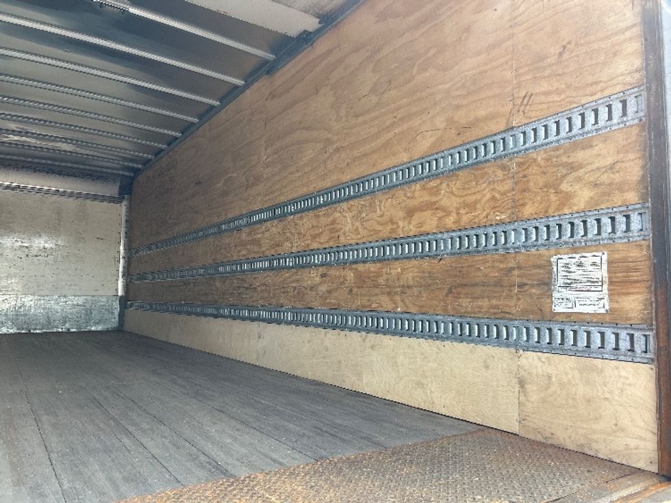 Medium Duty Box Truck-Light and Medium Duty Trucks-Hino-2021-L6-Norton-MA-407,998\n\t\tmiles-$ 26,000 - Image 11