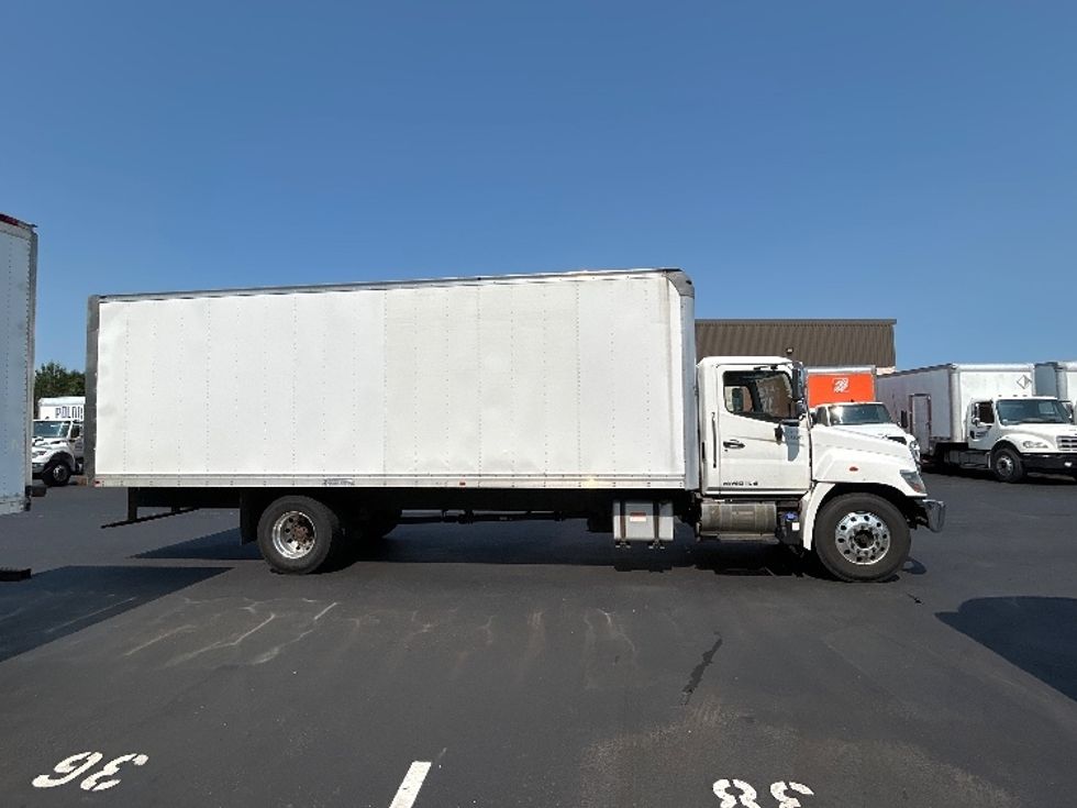 Medium Duty Box Truck-Light and Medium Duty Trucks-Hino-2021-L6-Norton-MA-407,998\n\t\tmiles-$ 26,000 - Image 14