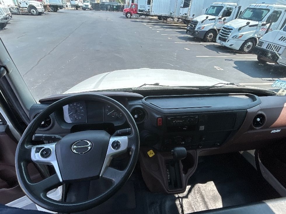 Medium Duty Box Truck-Light and Medium Duty Trucks-Hino-2021-L6-Norton-MA-407,998\n\t\tmiles-$ 26,000 - Image 17