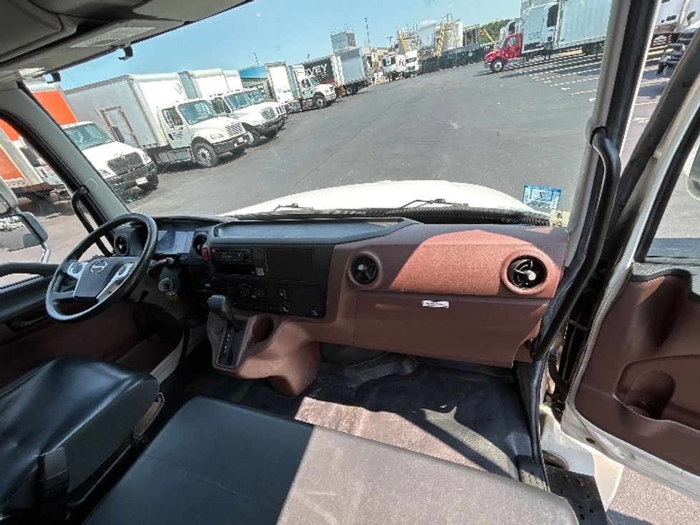 Medium Duty Box Truck-Light and Medium Duty Trucks-Hino-2021-L6-Norton-MA-407,998\n\t\tmiles-$ 26,000 - Image 20
