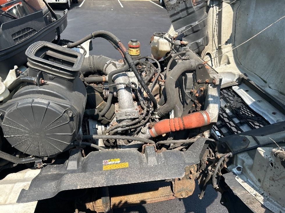 Medium Duty Box Truck-Light and Medium Duty Trucks-Hino-2021-L6-Norton-MA-407,998\n\t\tmiles-$ 26,000 - Image 22