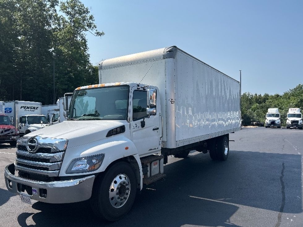Medium Duty Box Truck-Light and Medium Duty Trucks-Hino-2021-L6-Norton-MA-407,998\n\t\tmiles-$ 26,000 - Image 3