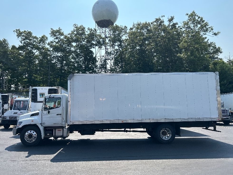 Medium Duty Box Truck-Light and Medium Duty Trucks-Hino-2021-L6-Norton-MA-407,998\n\t\tmiles-$ 26,000 - Image 4