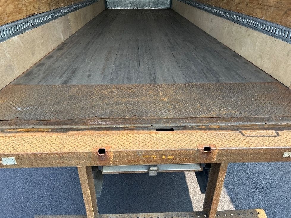 Medium Duty Box Truck-Light and Medium Duty Trucks-Hino-2021-L6-Norton-MA-407,998\n\t\tmiles-$ 26,000 - Image 9