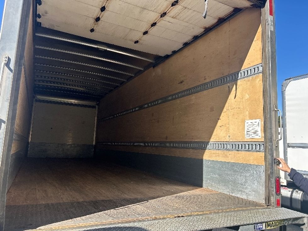 Medium Duty Box Truck-Light and Medium Duty Trucks-Hino-2023-L6-Braintree-MA-144,278\n\t\tmiles-$ 78,750 - Image 12