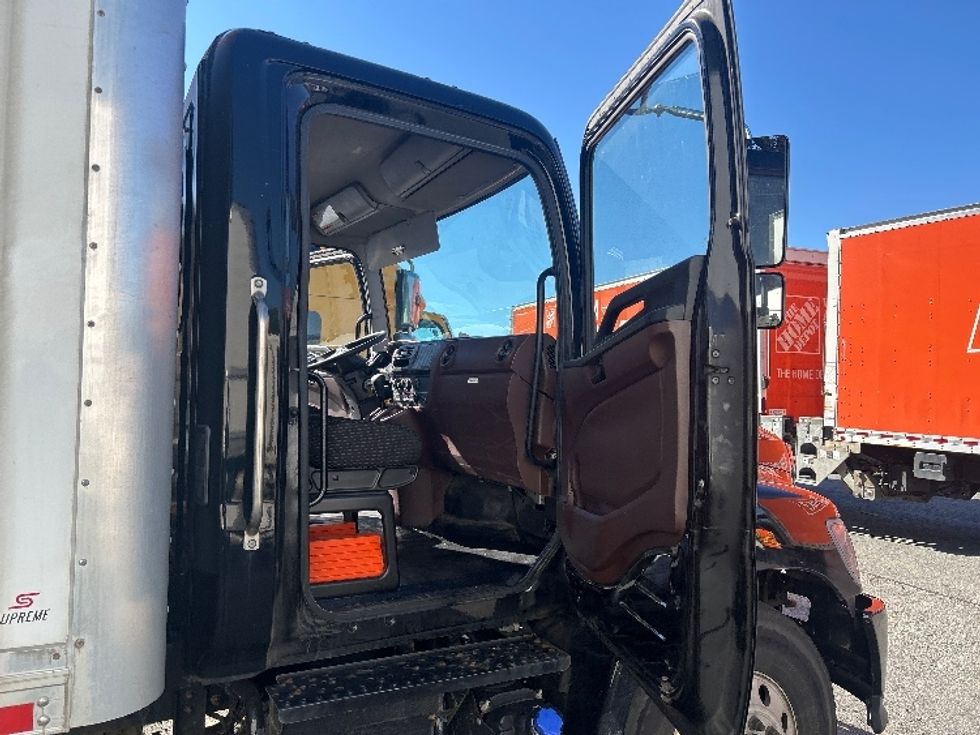 Medium Duty Box Truck-Light and Medium Duty Trucks-Hino-2023-L6-Braintree-MA-144,278\n\t\tmiles-$ 78,750 - Image 20