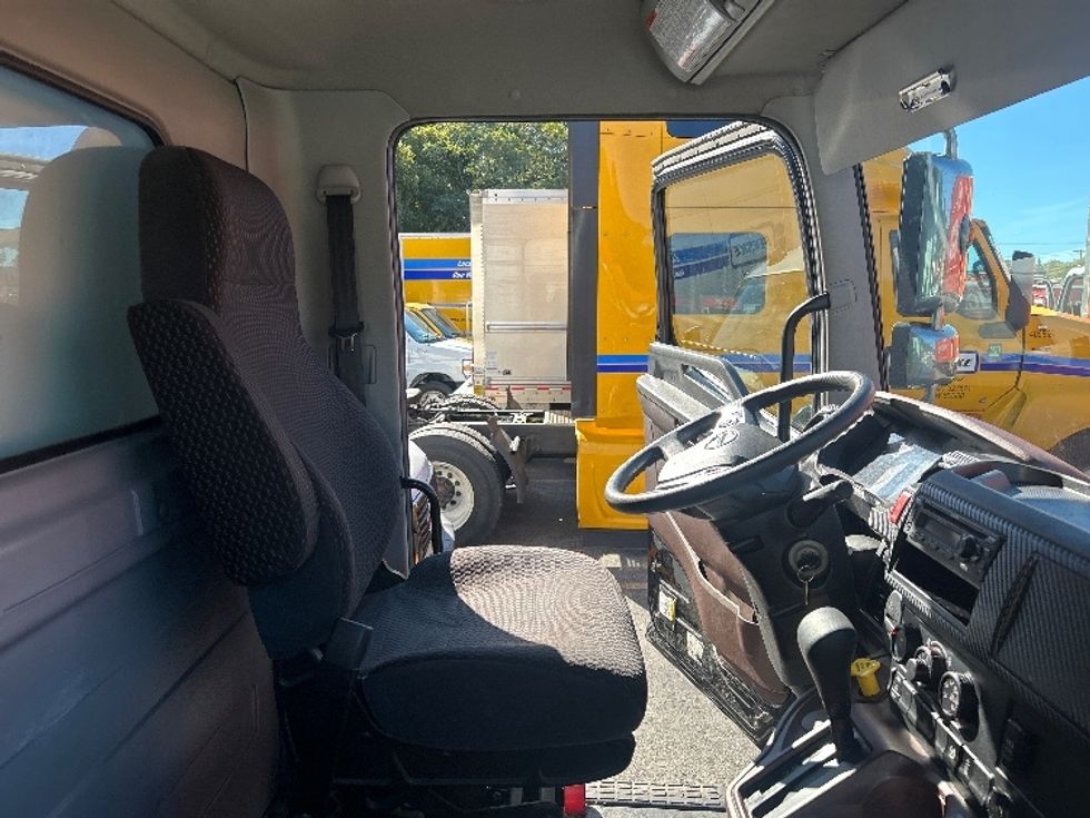 Medium Duty Box Truck-Light and Medium Duty Trucks-Hino-2023-L6-Braintree-MA-144,278\n\t\tmiles-$ 78,750 - Image 22