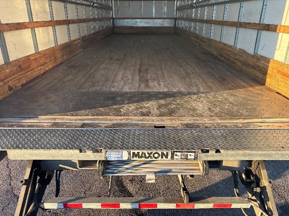 Medium Duty Box Truck-Light and Medium Duty Trucks-Hino-2023-L6-Brook Park-OH-341,919\n\t\tmiles-$ 36,000 - Image 10