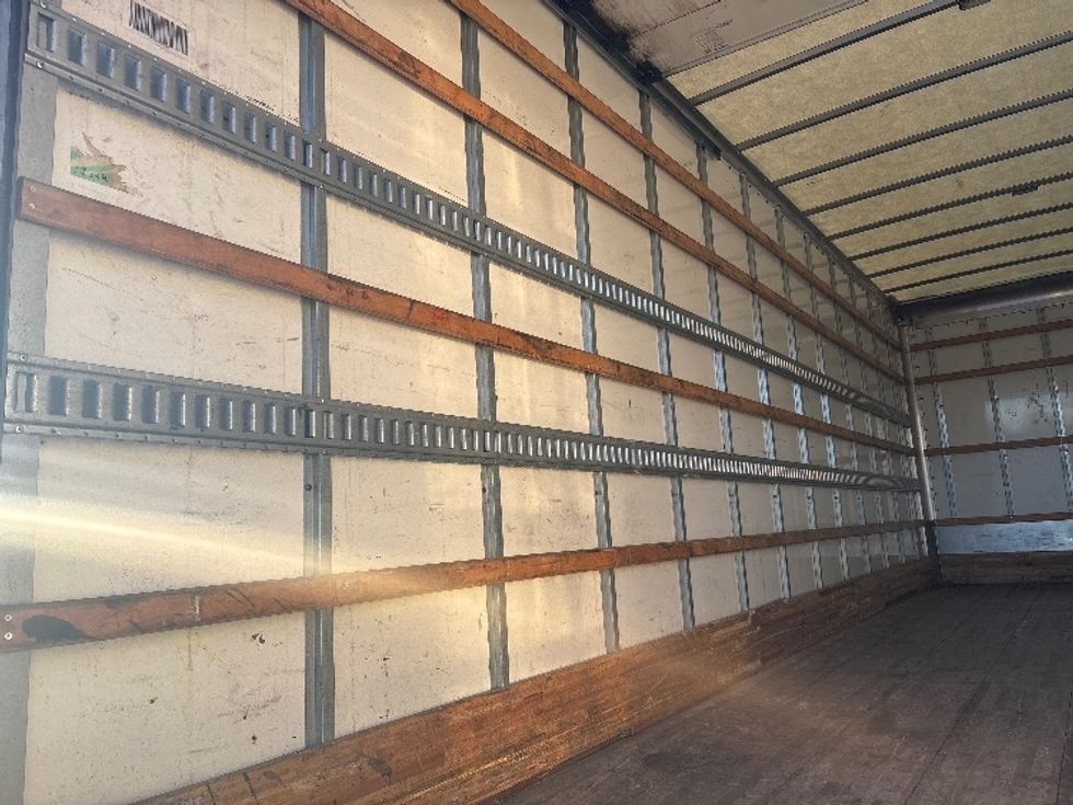 Medium Duty Box Truck-Light and Medium Duty Trucks-Hino-2023-L6-Brook Park-OH-341,919\n\t\tmiles-$ 36,000 - Image 11