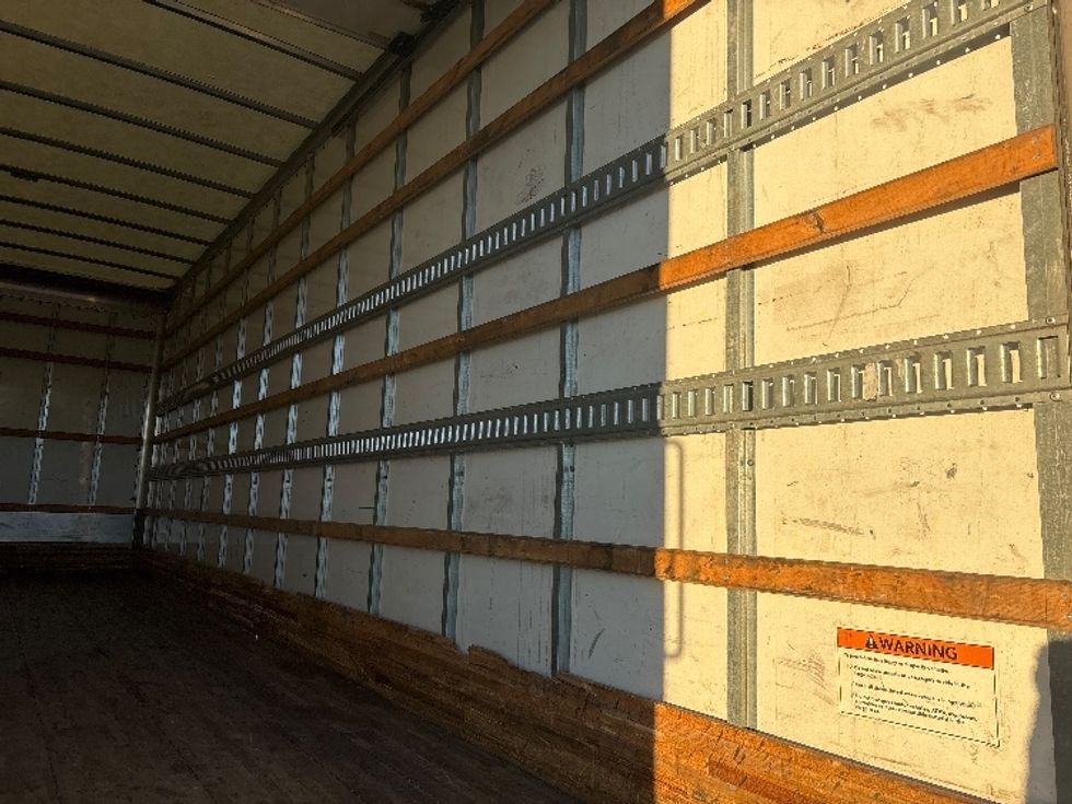 Medium Duty Box Truck-Light and Medium Duty Trucks-Hino-2023-L6-Brook Park-OH-341,919\n\t\tmiles-$ 36,000 - Image 12