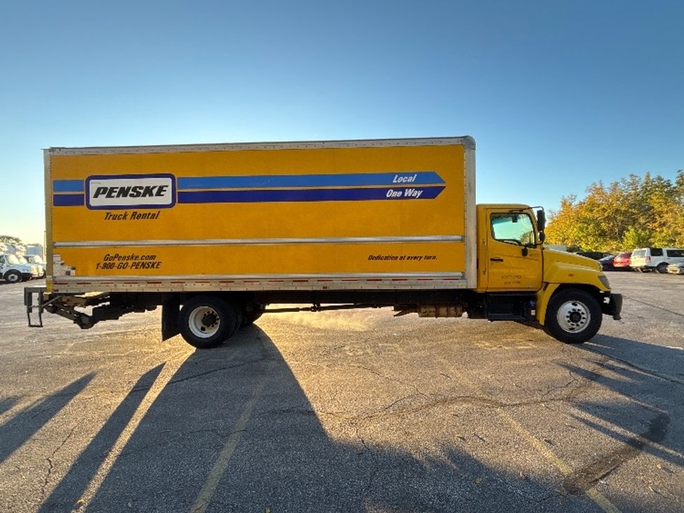 Medium Duty Box Truck-Light and Medium Duty Trucks-Hino-2023-L6-Brook Park-OH-341,919\n\t\tmiles-$ 36,000 - Image 15