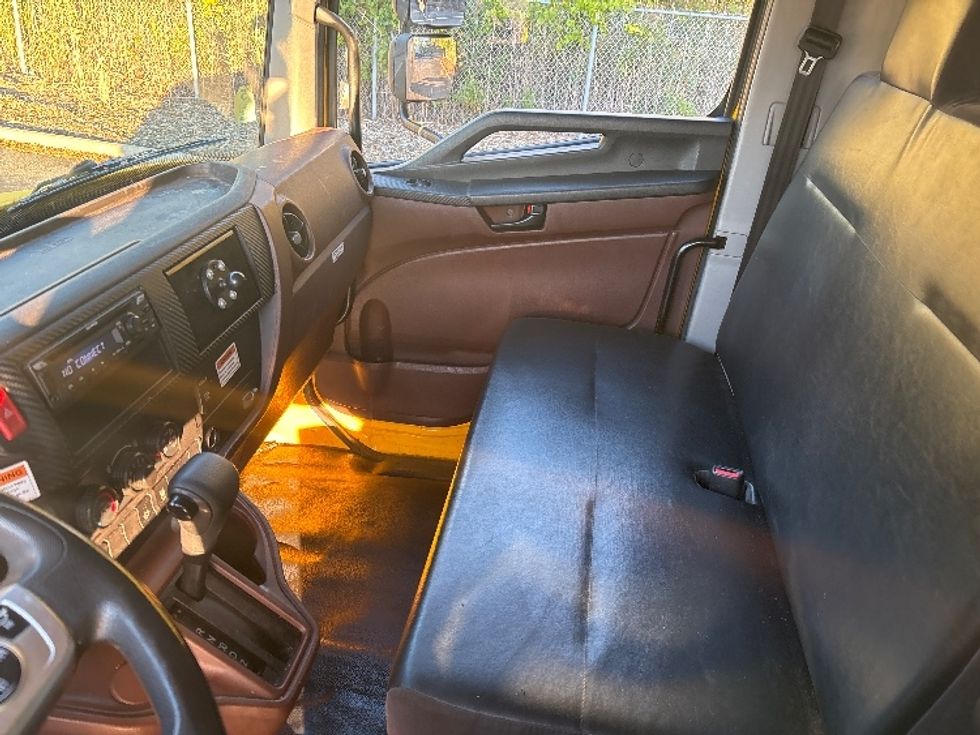 Medium Duty Box Truck-Light and Medium Duty Trucks-Hino-2023-L6-Brook Park-OH-341,919\n\t\tmiles-$ 36,000 - Image 19