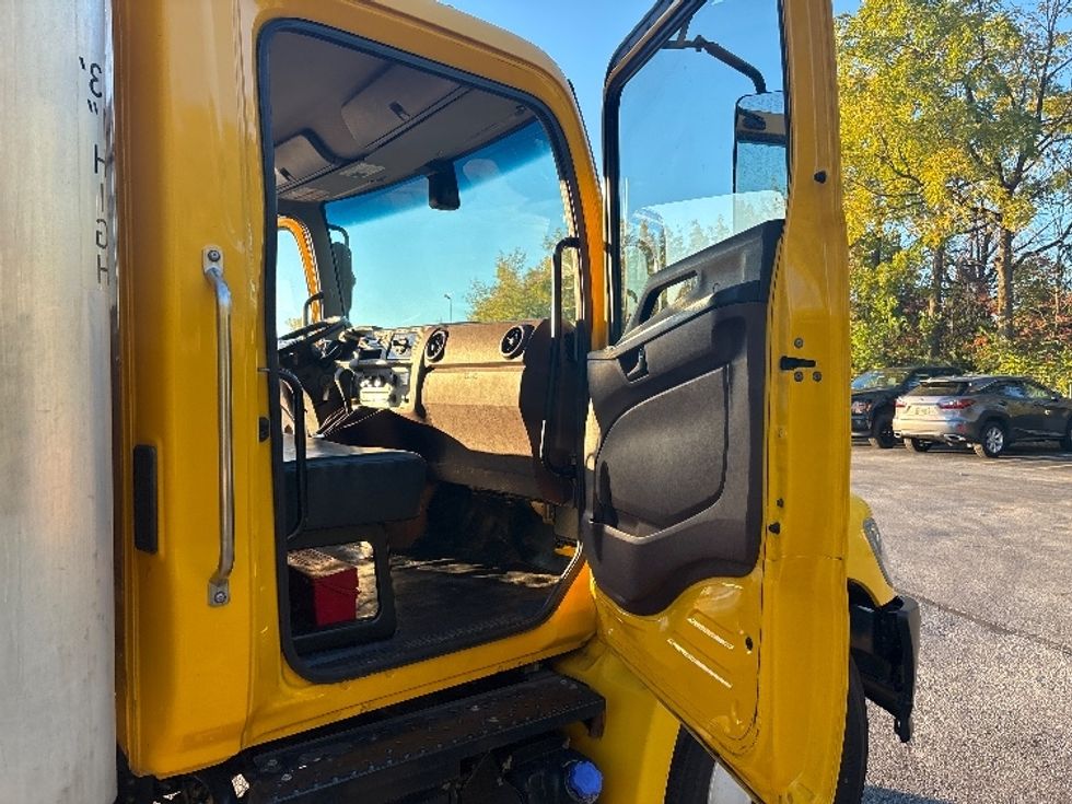 Medium Duty Box Truck-Light and Medium Duty Trucks-Hino-2023-L6-Brook Park-OH-341,919\n\t\tmiles-$ 36,000 - Image 20