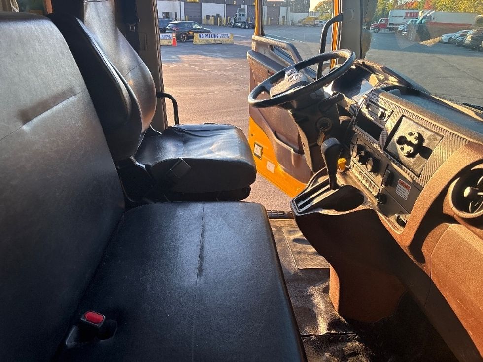 Medium Duty Box Truck-Light and Medium Duty Trucks-Hino-2023-L6-Brook Park-OH-341,919\n\t\tmiles-$ 36,000 - Image 22