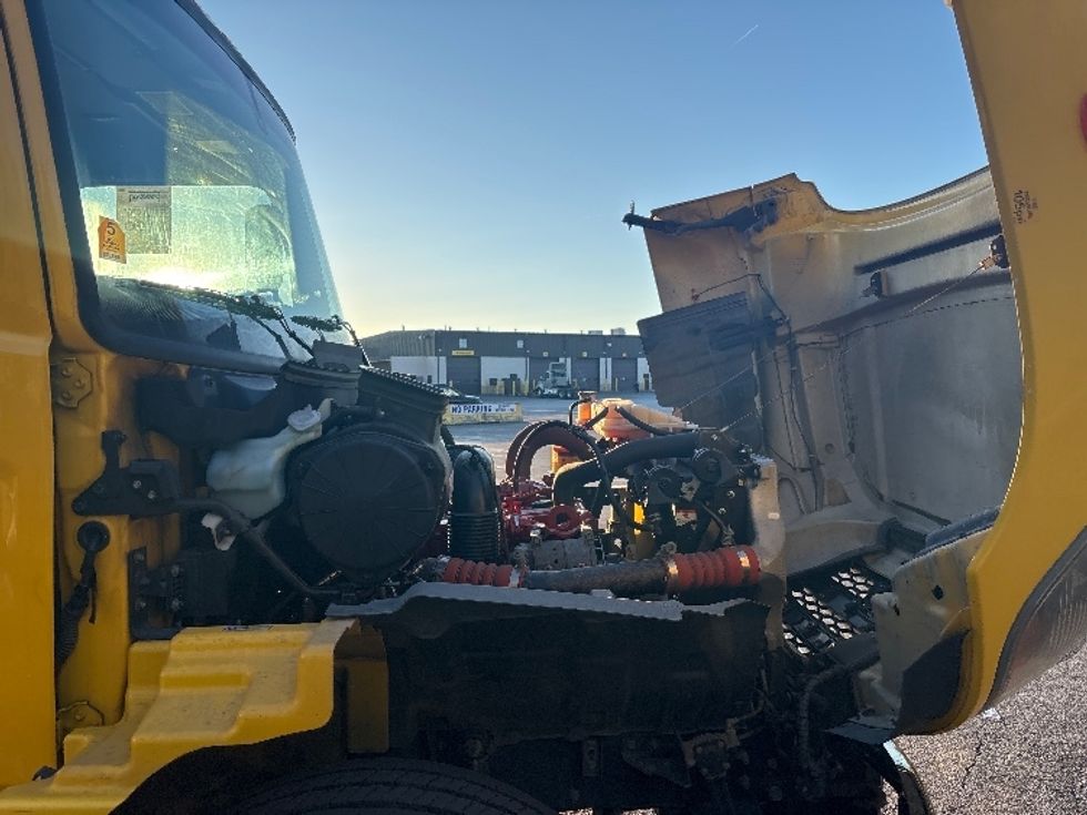 Medium Duty Box Truck-Light and Medium Duty Trucks-Hino-2023-L6-Brook Park-OH-341,919\n\t\tmiles-$ 36,000 - Image 23