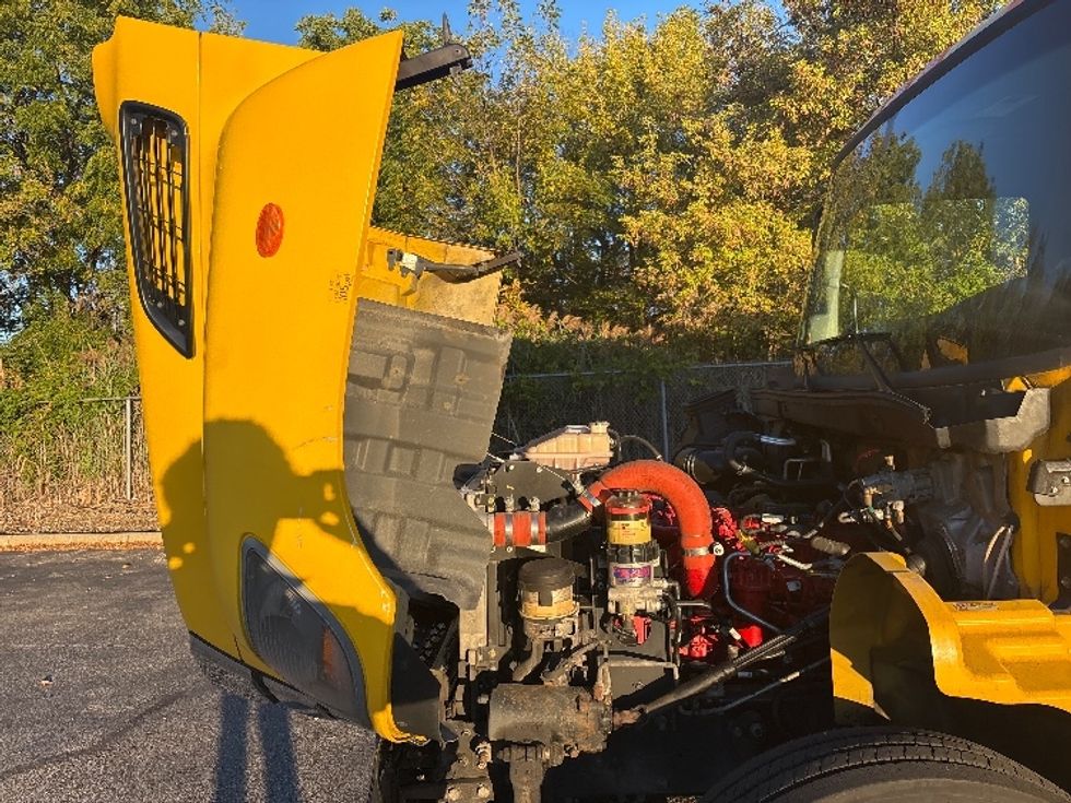 Medium Duty Box Truck-Light and Medium Duty Trucks-Hino-2023-L6-Brook Park-OH-341,919\n\t\tmiles-$ 36,000 - Image 24