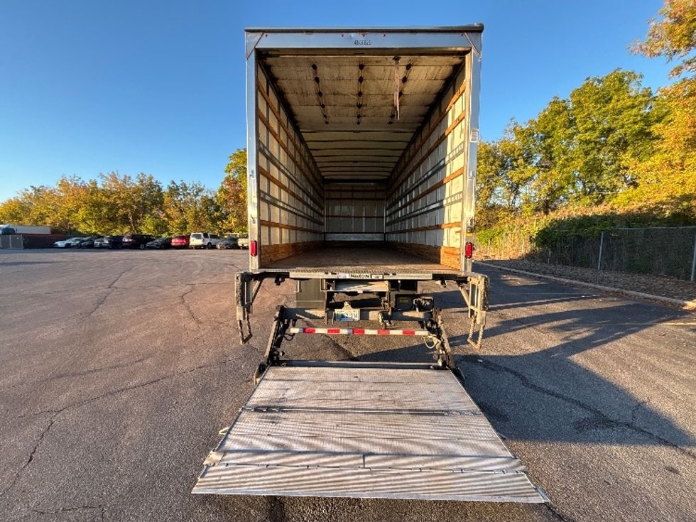 Medium Duty Box Truck-Light and Medium Duty Trucks-Hino-2023-L6-Brook Park-OH-341,919\n\t\tmiles-$ 36,000 - Image 9