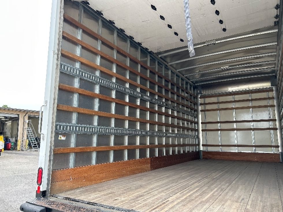 Medium Duty Box Truck-Light and Medium Duty Trucks-Hino-2023-L6-Jackson-TN-37,564\n\t\tmiles-$ 79,500 - Image 11