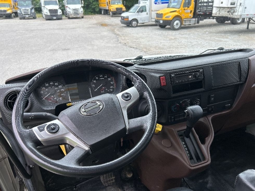 Medium Duty Box Truck-Light and Medium Duty Trucks-Hino-2023-L6-Jackson-TN-37,564\n\t\tmiles-$ 79,500 - Image 18