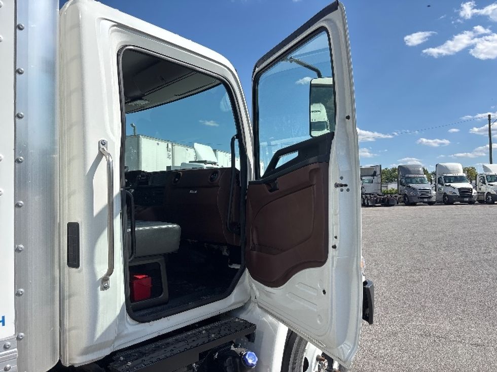 Medium Duty Box Truck-Light and Medium Duty Trucks-Hino-2025-L6-Fort Wayne-IN-434\n\t\tmiles-$ 86,000 - Image 19